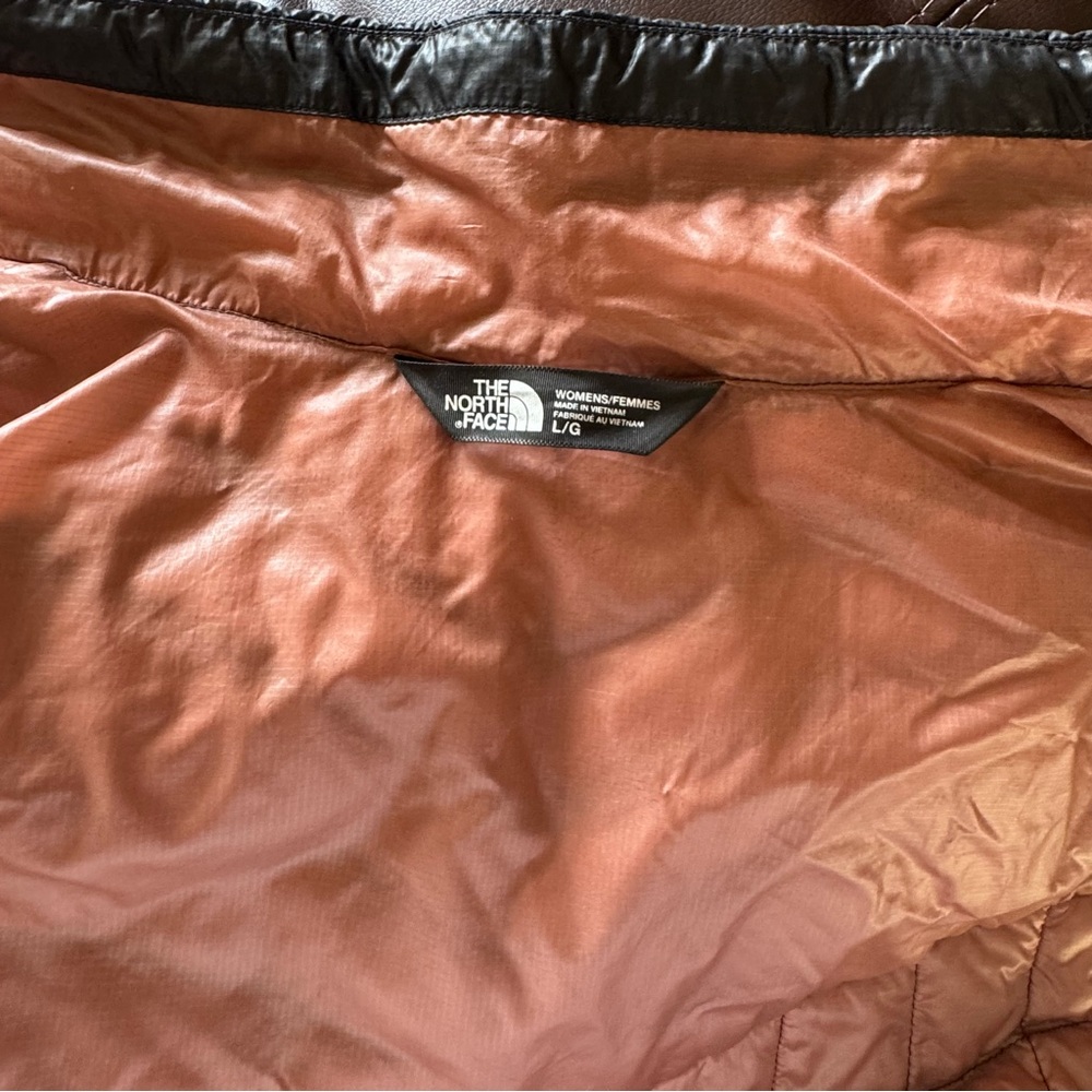 The North Face Women's Shiny Quilted Thermoball Puffer Jacket - Picture 6 of 7